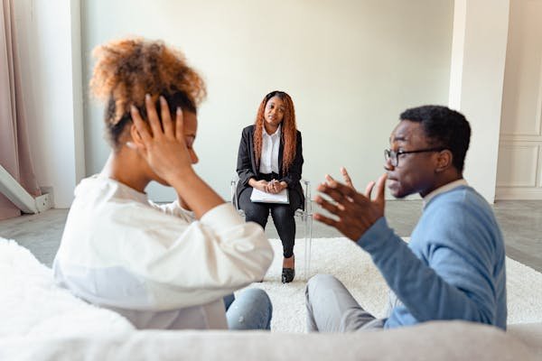 Devenir thérapeute de couple : formation, étapes et conseils essentiels